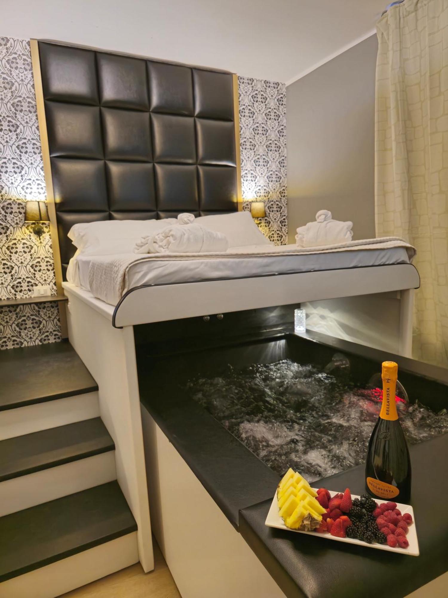 Alma Suites - Il Nido D'Amore Livorno Kültér fotó