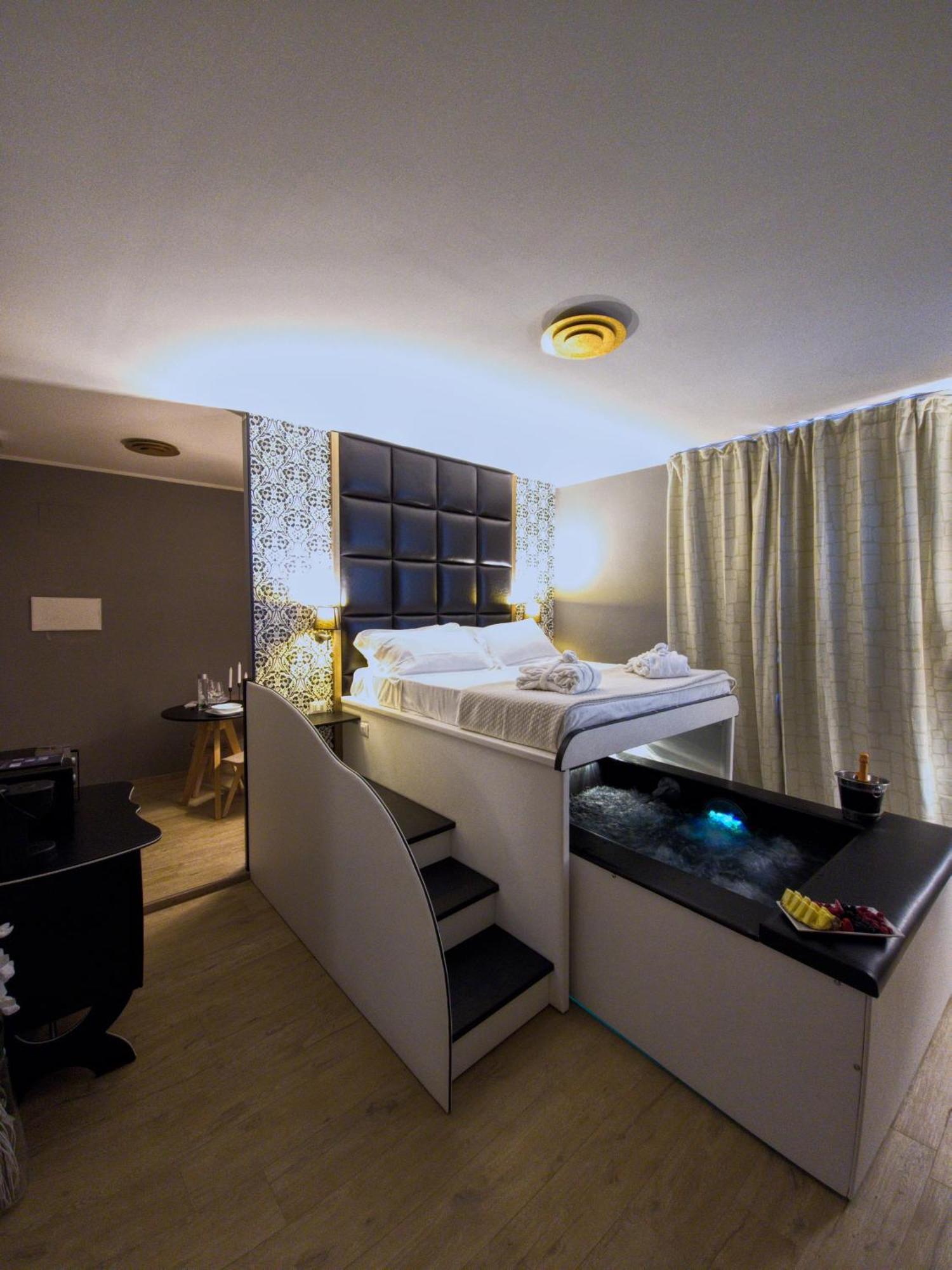 Alma Suites - Il Nido D'Amore Livorno Kültér fotó