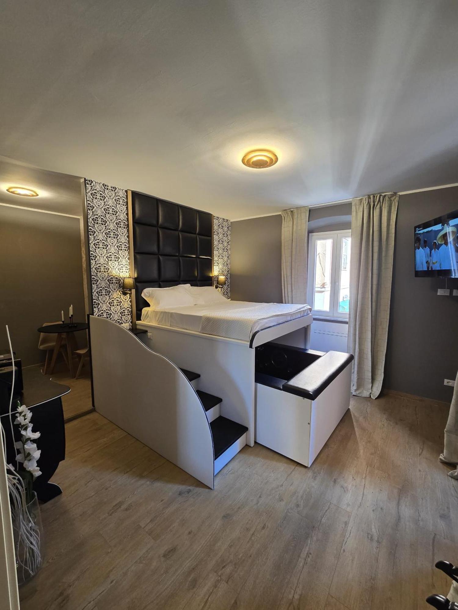 Alma Suites - Il Nido D'Amore Livorno Kültér fotó